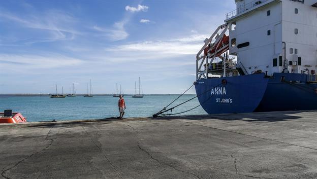 Zurzeit liegen vier Segelschiffe vor Anker im Hafenbecken. Die meisten dieser Schiffe kommen von der australischen Insel Cocos Keeling.